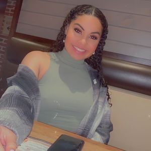 Meet your Posher, Mia